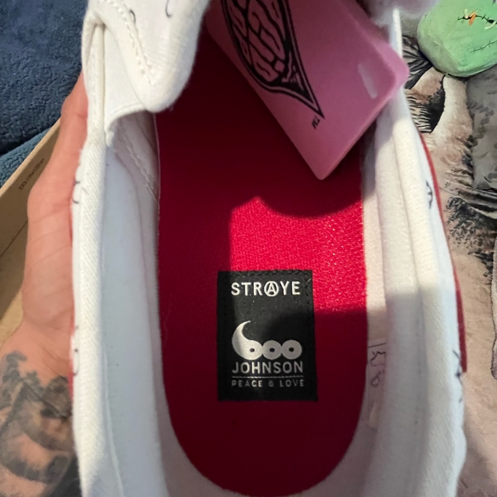 New STRAYE x Johnson White Canvas Sneaker with Pink Insole